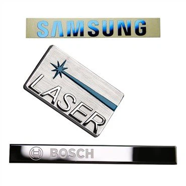 Segni di lettere in metallo adesivo